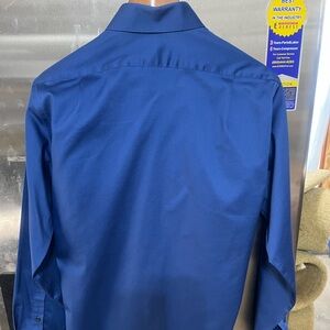 Blue arrow fitted dress shirt. Size 15 neck, 32/33 sleeve.